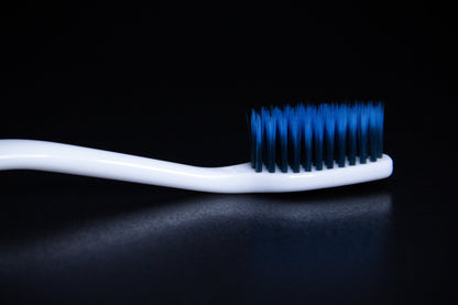 cepillo de dientes, cepillo dental, cepillo suave. Marca Chilena, diseñado por un dentista chileno, extra suave, mango y cabezal reciclable, limpieza hasta 8 veces superior en zonas críticas.