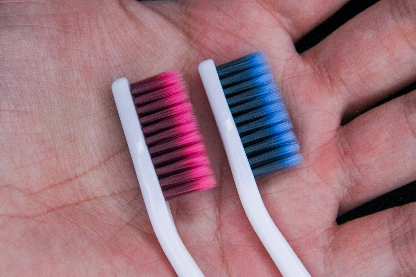 cepillo de dientes, cepillo dental, cepillo suave. Marca Chilena, diseñado por un dentista chileno, extra suave, mango y cabezal reciclable, limpieza hasta 8 veces superior en zonas críticas.